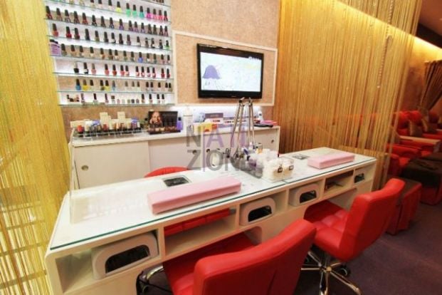 Nail Station