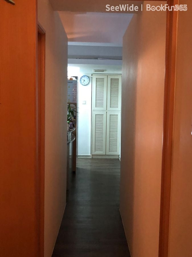 (Closed)Hollyfoot Massage