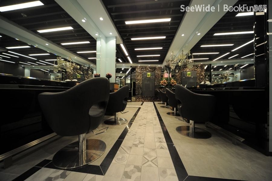 Salon Reflection