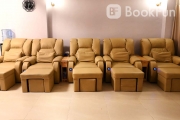 ROYAL BEAUTY.FOOT MASSAGE