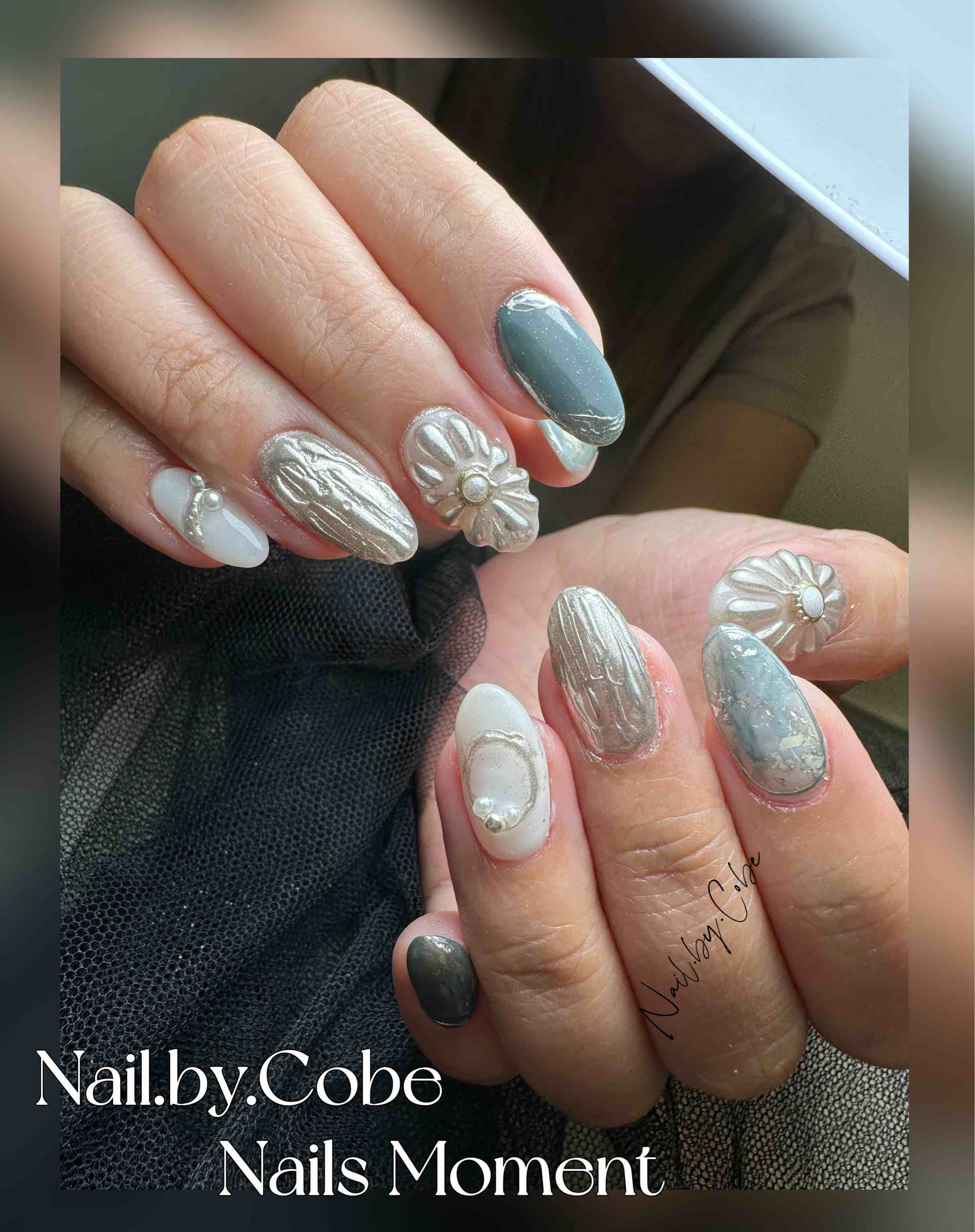 Nails Moment