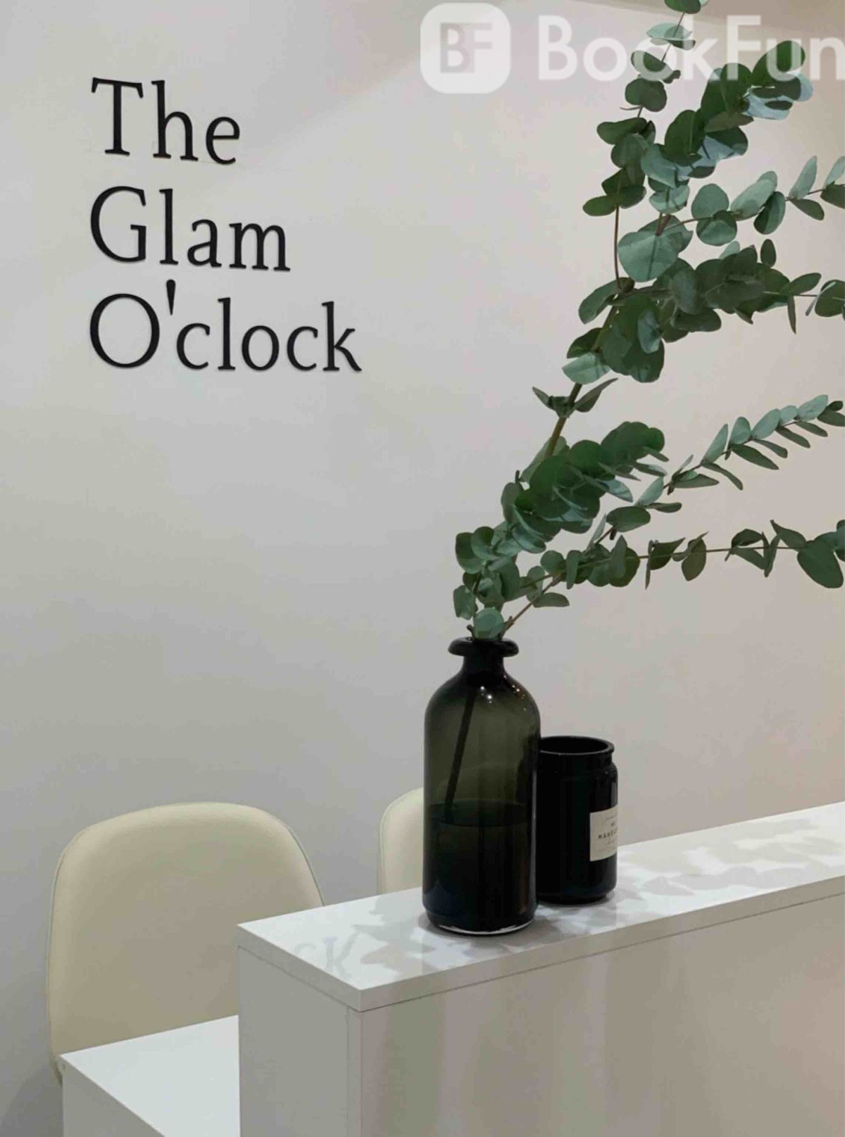 The Glam O'clock offers Nails, Lashes, Waxing

and Makeup services. Seek your beauty within at

this oasis in the city.